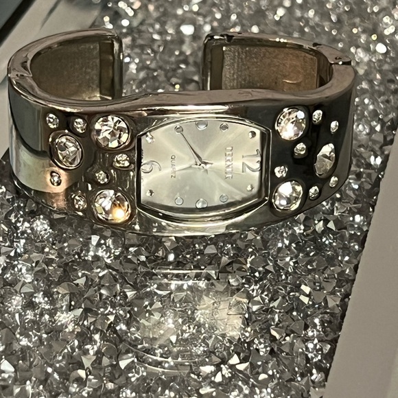 ⭐️TERNER BLING WATCH⭐️ main image 10